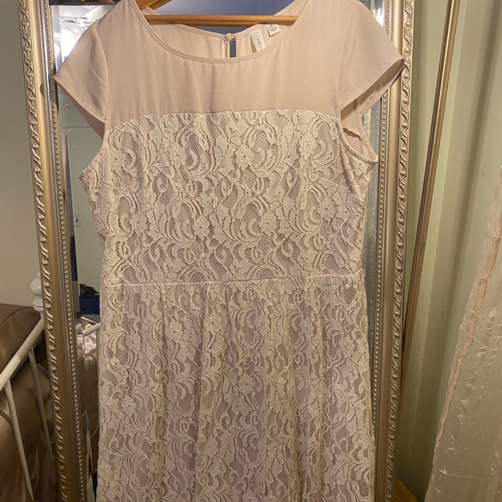 Knee length vintage lace dress